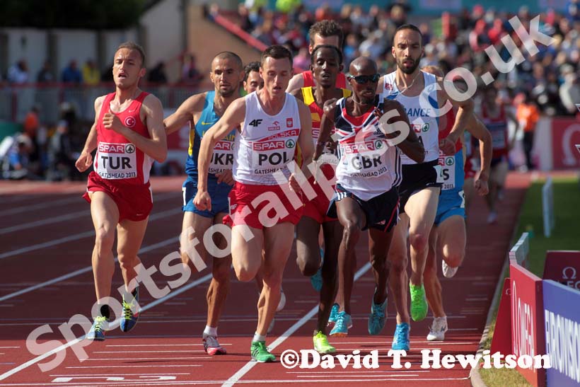 Mo Farah (GB) during the 5000 metres at the European Athletics Team Championships.